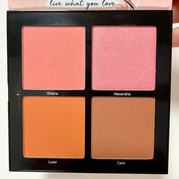 Catrice X Eman Blush Palette - Picture 2 of 6